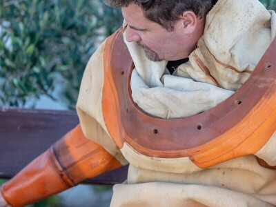 Obitelj Tanfara od 1896. godine čuva tradiciju otoka Krapnja, zanimanje koje se prenosi s oca na sina: spužvarstvo