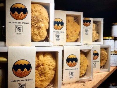 Obitelj Tanfara od 1896. godine čuva tradiciju otoka Krapnja, zanimanje koje se prenosi s oca na sina: spužvarstvo