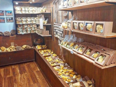 Obitelj Tanfara od 1896. godine čuva tradiciju otoka Krapnja, zanimanje koje se prenosi s oca na sina: spužvarstvo