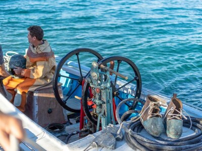 Obitelj Tanfara od 1896. godine čuva tradiciju otoka Krapnja, zanimanje koje se prenosi s oca na sina: spužvarstvo