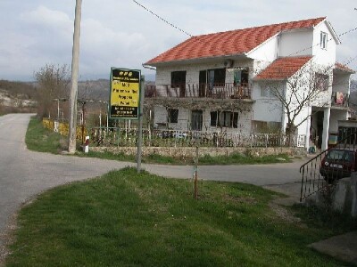 Obiteljska kuća Vedrana Marunice u Hrvacama i njegov OPG Marunica