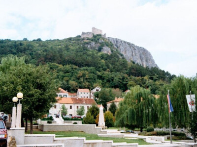 Obnovljena utvrda Prozor ponad Vrlike Obnovljena utvrda Prozor ponad Vrlike