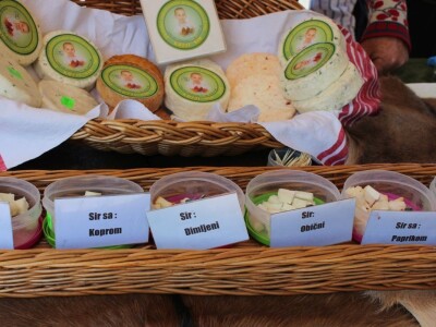 Kozji sir s okusima Kozji sir s okusima