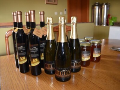 Od meda s Velebita proizvodi se medovina i šampanjac