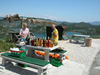 Odmorište uz živopisna Baćinska jezera kod Ploča