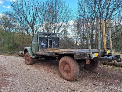 Ogrevno drvo za sve kupce, a sir po naruždbini i samo za stalne mušterije