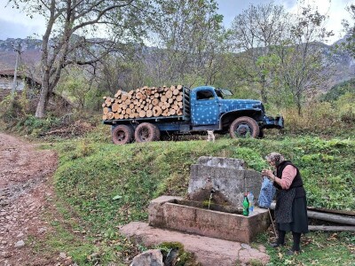 Ogrevno drvo za sve kupce, a sir po naruždbini i samo za stalne mušterije