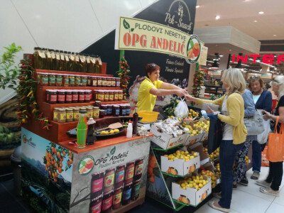 Kupci se vrlo rado odlučuju za njihove proizvode Kupci se vrlo rado odlučuju za njihove proizvode