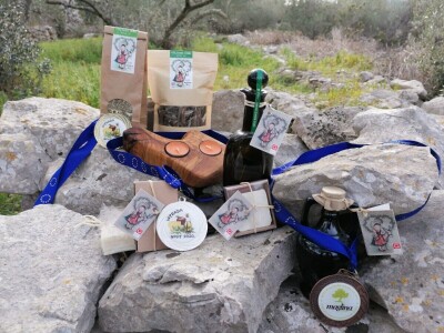 OPG DENIS BARIĆ - Poker odličja iz stoljetnog maslinika vridnog otočnog predsjednika