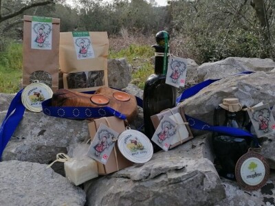 OPG DENIS BARIĆ - Poker odličja iz stoljetnog maslinika vridnog otočnog predsjednika