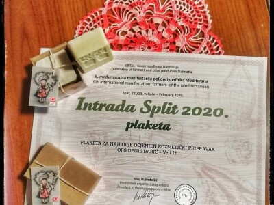 OPG DENIS BARIĆ - Poker odličja iz stoljetnog maslinika vridnog otočnog predsjednika