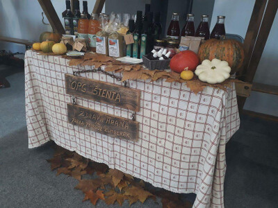 Na stolu je sve posluženo - vrijeme je za odabir vaše namirnice Na stolu je sve posluženo - vrijeme je za odabir vaše namirnice