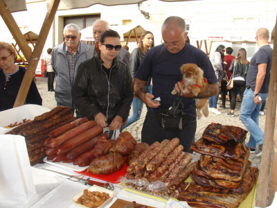OPG Kraljik Hrvoje (domaći slavonski kulen) OPG Kraljik Hrvoje (domaći slavonski kulen)