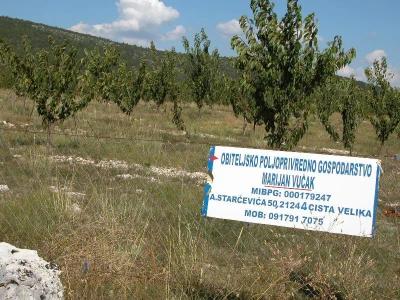 Posjetitelji se neće izgubiti kada žele posjetiti Marjanovu plantažu trešanja jer ih upozorava jasan natpis