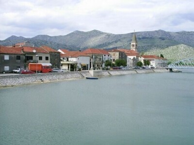 Grad Opuzen uz Neretvu (detalj) Grad Opuzen uz Neretvu (detalj)