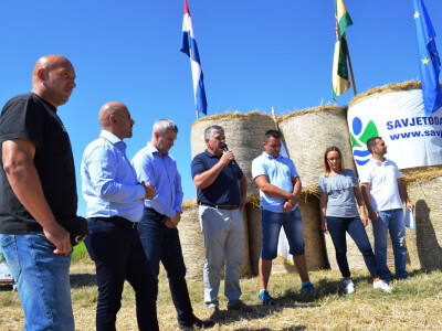 Natjecanje u oranju u Biškupcima