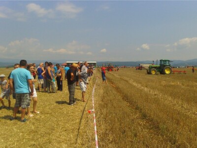 Bilo je i navijača koji su bodrili orače