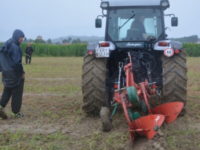 Ocjenjivači prate oranje