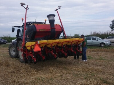 Kapacitet spremnika za gnojivo je 1250 litara Kapacitet spremnika za gnojivo je 1250 litara