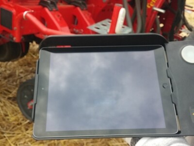 Na ovom monitoru u kabini se sve prati Na ovom monitoru u kabini se sve prati