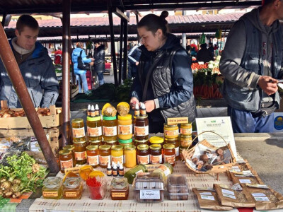 Ponuda u Organskoj ulici - med