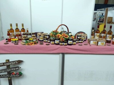 Osamdeset izlagača na "Danima bilećkih proizvoda i stvaralaštva" Osamdeset izlagača na "Danima bilećkih proizvoda i stvaralaštva"