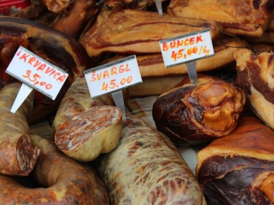 Domaće suhomesnate delicije Domaće suhomesnate delicije