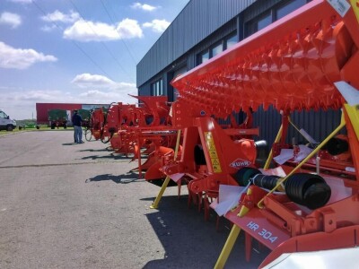 Otvoren veliki prodajno-servisni centar tvrtke Poljo-nova u Đakovu