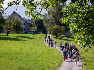 Ovaj stočar za higijenu krava koristi inovativni proizvod od drva
