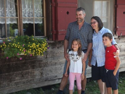 Ovaj stočar za higijenu krava koristi inovativni proizvod od drva