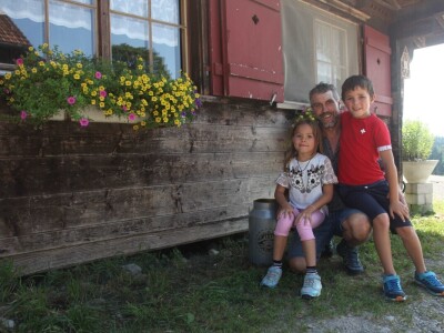 Ovaj stočar za higijenu krava koristi inovativni proizvod od drva