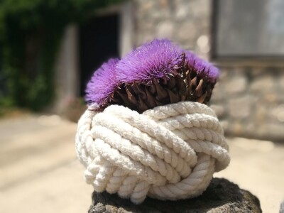 OZNAKA HOP - Unikatni suveniri Maje Sučić ispleteni od konopa iz didove konobe