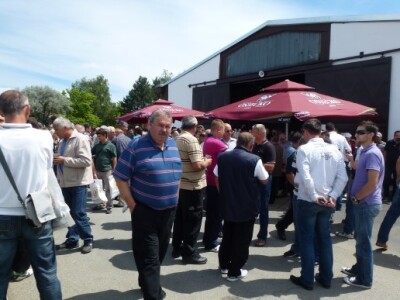 Velik broj znatiželjnih poljoprivrednika