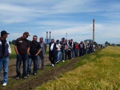 Velik broj znatiželjnih poljoprivrednika