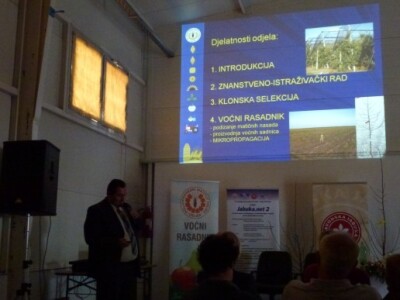 O novim sortama u proizvodnom programu Poljoprivrednog instituta Osijek govorio je Krunoslav Dugalić, dipl.ing.