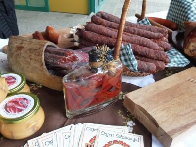 Štand proizvođača suhomesnatih proizvoda