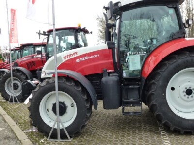 Štand Agronom d.o.o. Požega, traktori STEYR