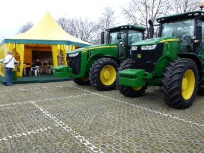 Štand Novocommerce d.o.o., traktori John Deere