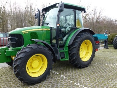 Štand Novocommerce d.o.o., traktori John Deere