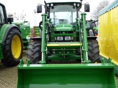 Štand Novocommerce d.o.o., traktori John Deere