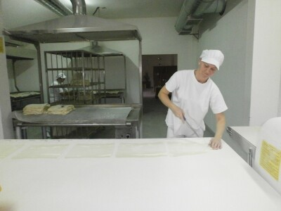 Tijesto se razvalja pa reže