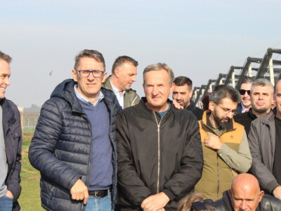 Pametni sistem za navodnjavanje i prihranu biljaka