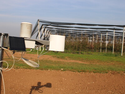 Pametni sistem za navodnjavanje i prihranu biljaka