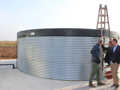 Pametni sistem za navodnjavanje i prihranu biljaka