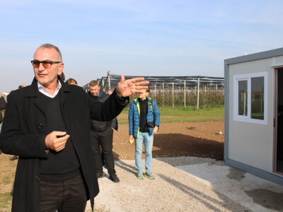 Pametni sistem za navodnjavanje i prihranu biljaka