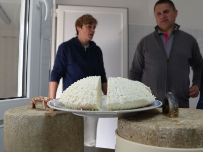 Paške uskrsne trpeze bez Žamaka