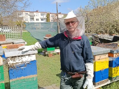 Pčelar Damir Sertić Pčelar Damir Sertić