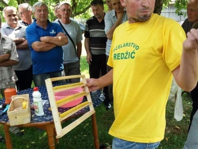 Pčelar Haris Redžić