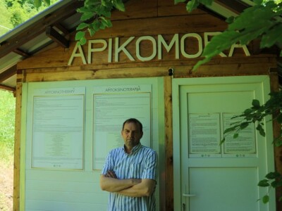 Pčelar Nijaz Đozić sugrađanima besplatno pomaže u tri apikomore