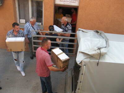 Pčelari iz Šumadije i Pomoravlja poslali pomoć u Kikindu